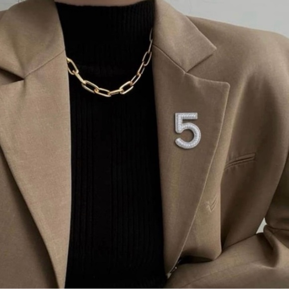 Beautiful Brooch - Picture 3 of 5